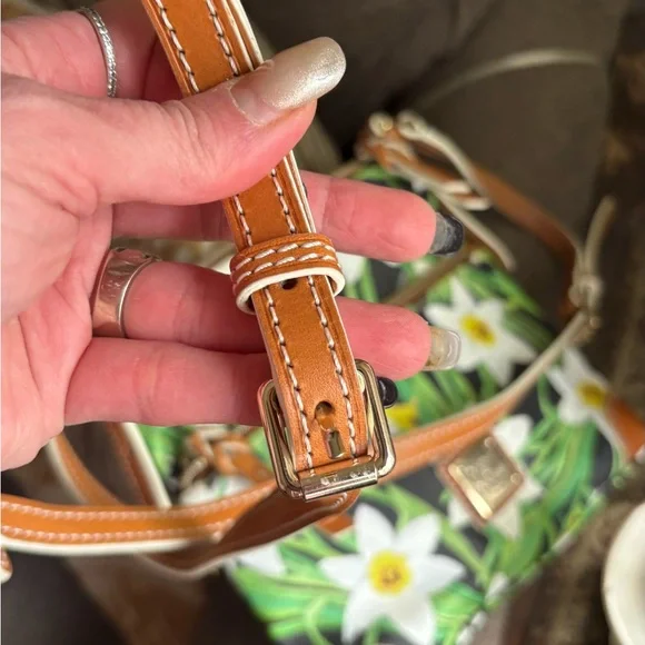 Authentic Dooney & Bourke Floral daffodil leather/coated canvas zip top Crosbody - Picture 13 of 15